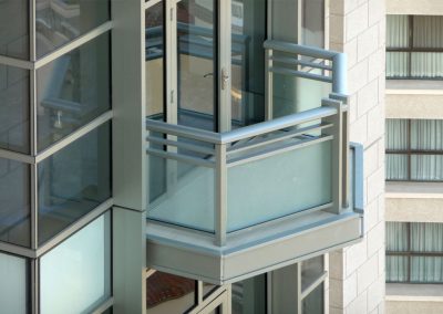 Carlyle Whilshire Blvd Glass Railing
